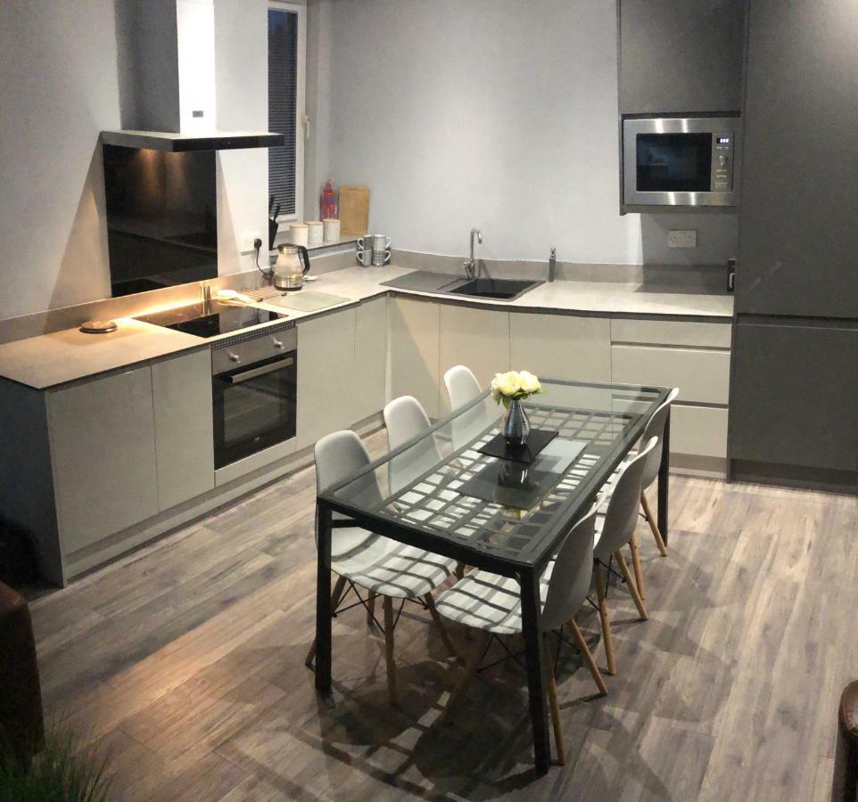 Reflections Luxury Modern Accommodation Saint Monance Bagian luar foto