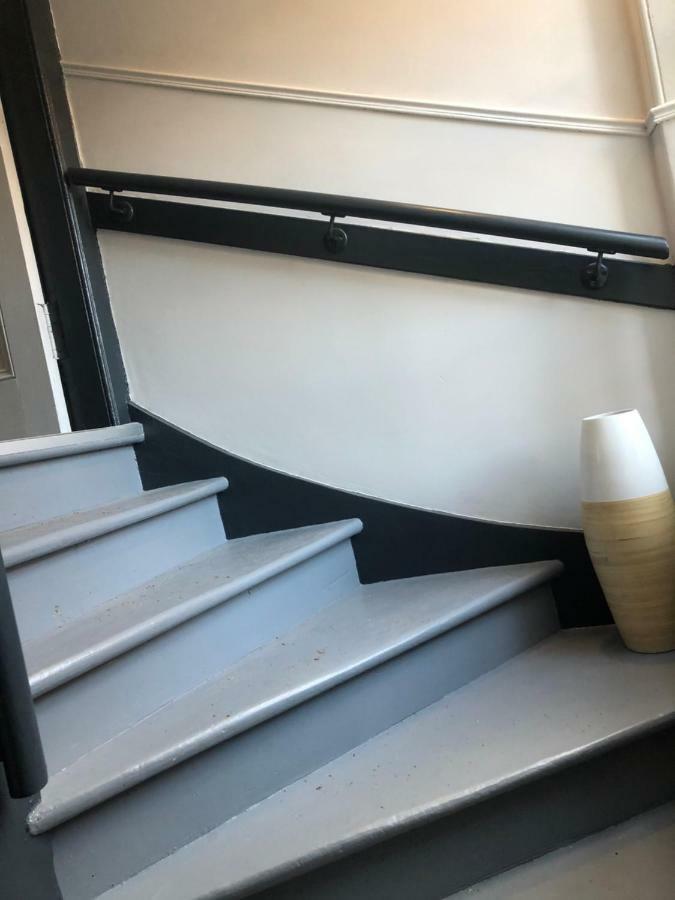 Reflections Luxury Modern Accommodation Saint Monance Bagian luar foto