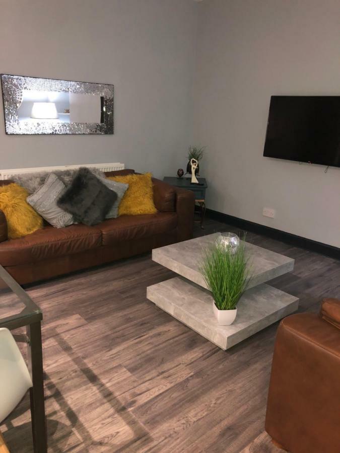 Reflections Luxury Modern Accommodation Saint Monance Bagian luar foto