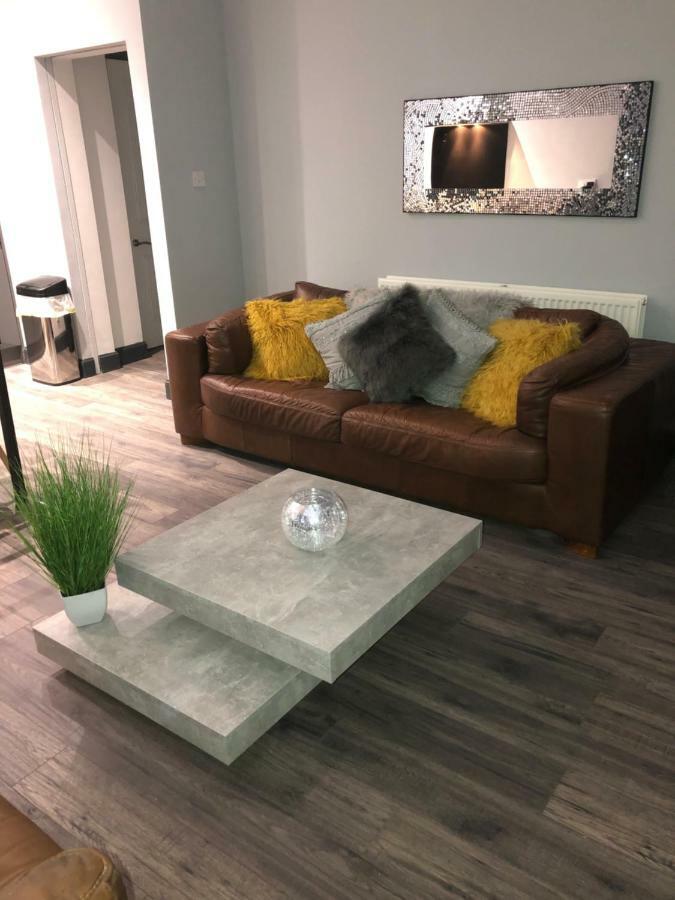 Reflections Luxury Modern Accommodation Saint Monance Bagian luar foto